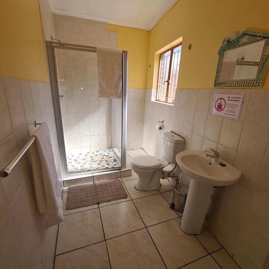 Ethen Guesthouse โพเลอกวาเน ภายนอก รูปภาพ