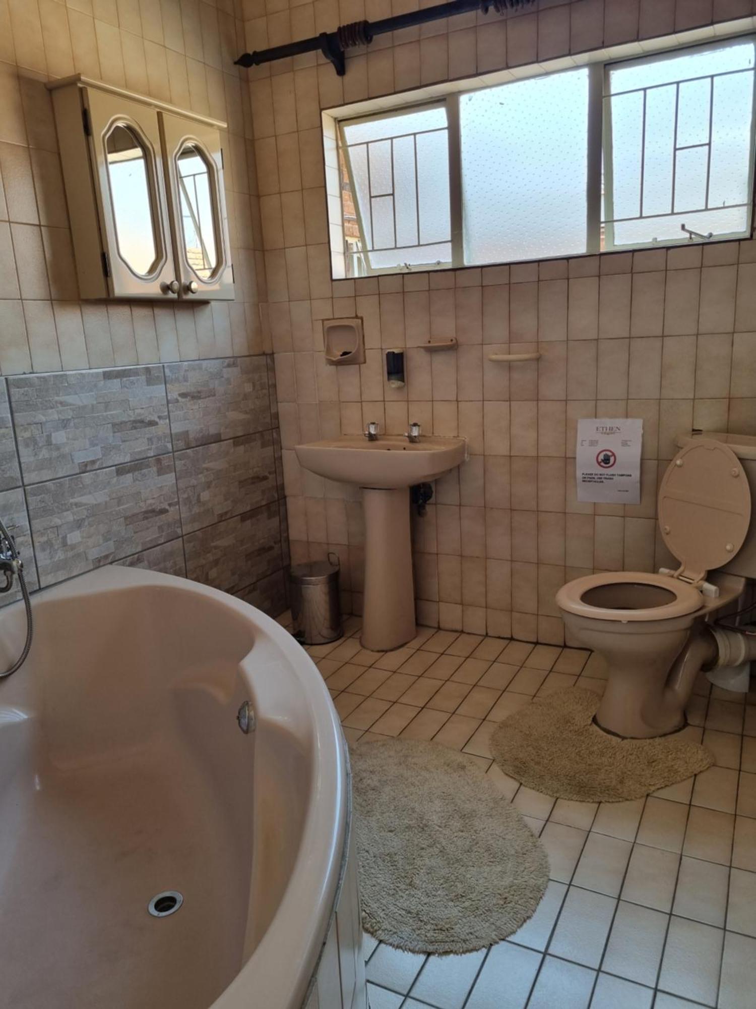 Ethen Guesthouse โพเลอกวาเน ภายนอก รูปภาพ