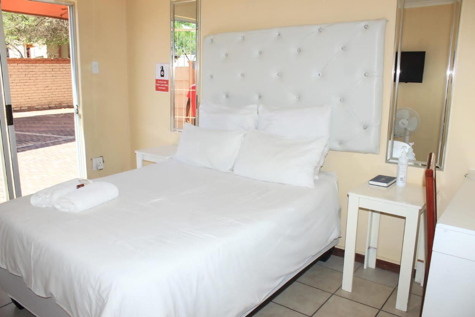 Ethen Guesthouse โพเลอกวาเน ภายนอก รูปภาพ