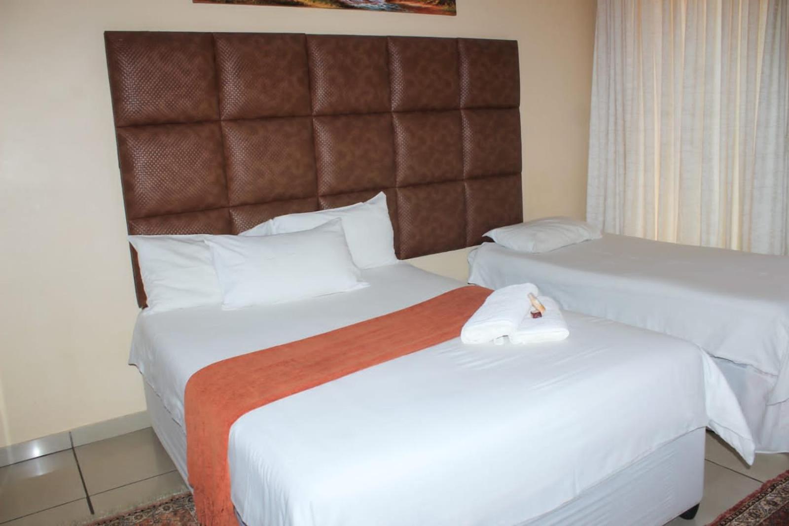 Ethen Guesthouse โพเลอกวาเน ภายนอก รูปภาพ