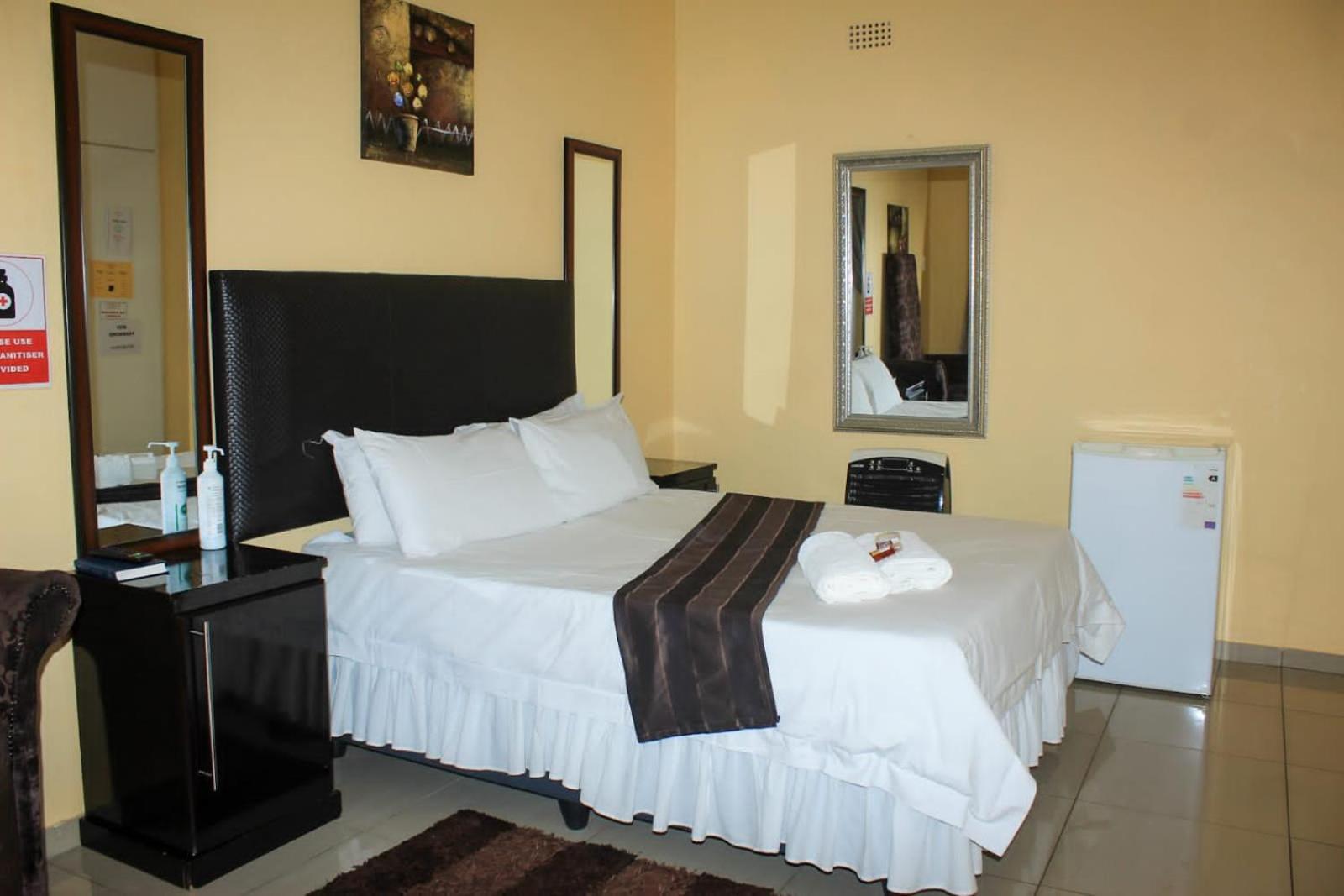 Ethen Guesthouse โพเลอกวาเน ภายนอก รูปภาพ