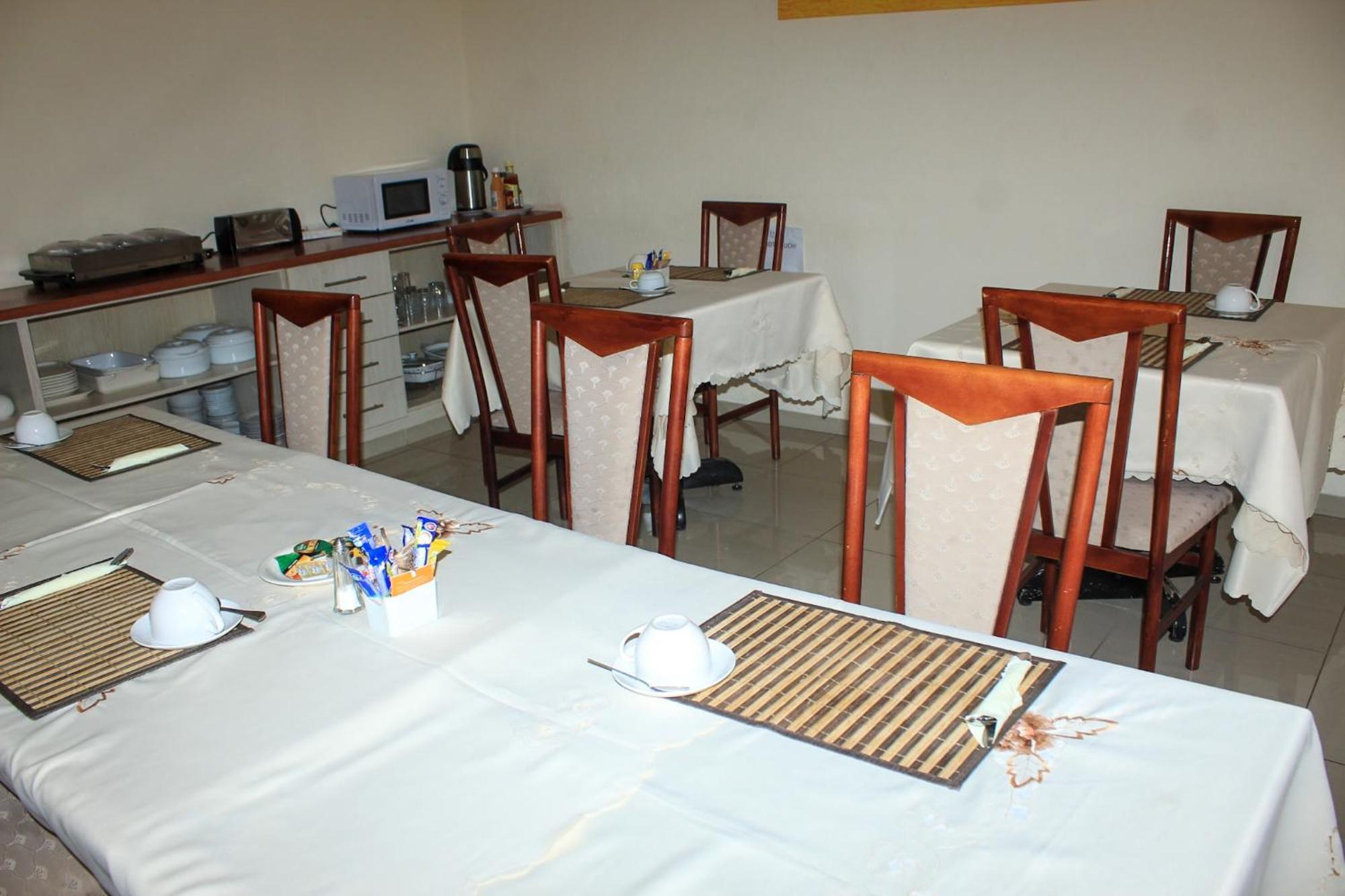 Ethen Guesthouse โพเลอกวาเน ภายนอก รูปภาพ