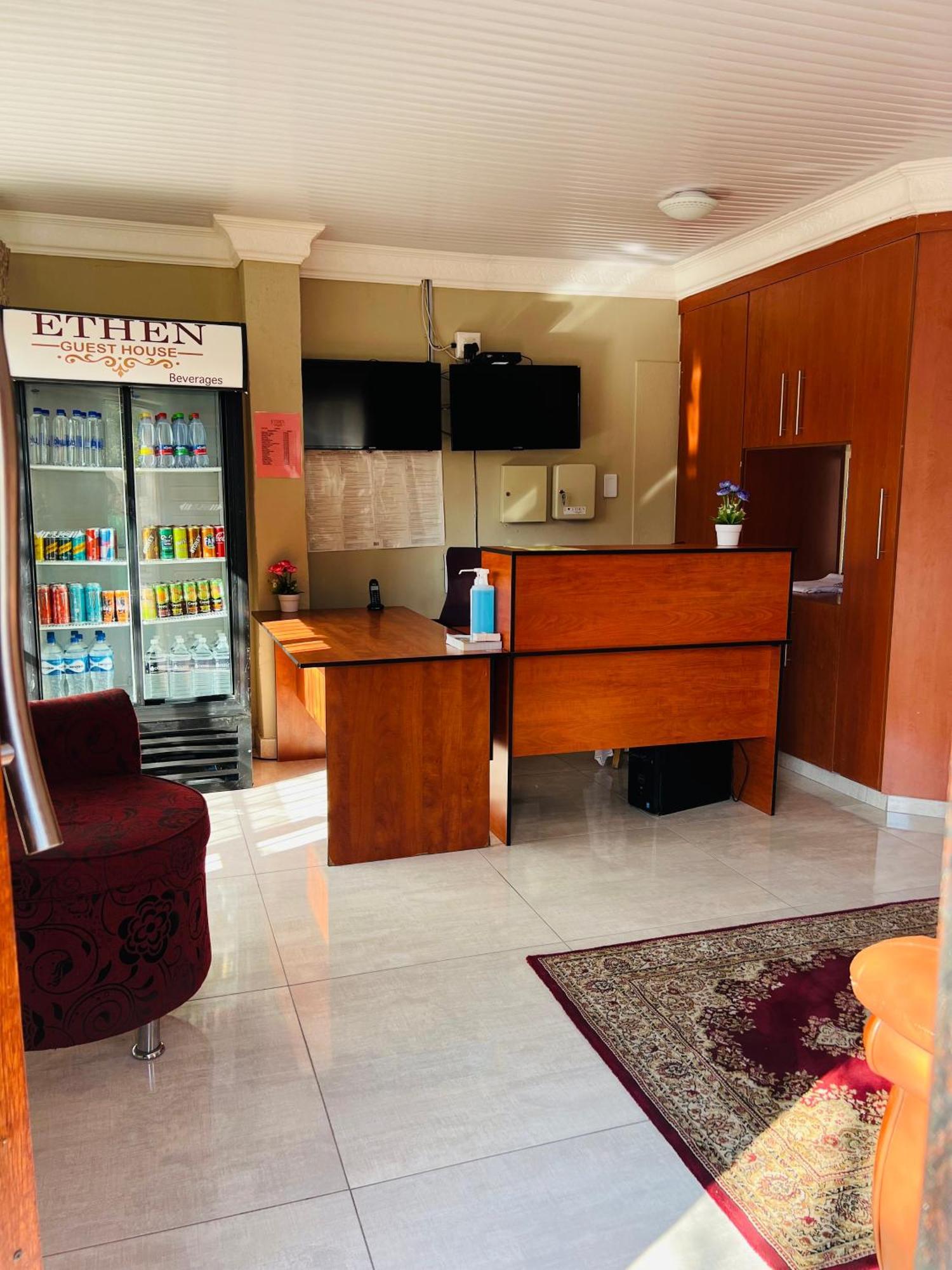 Ethen Guesthouse โพเลอกวาเน ภายนอก รูปภาพ