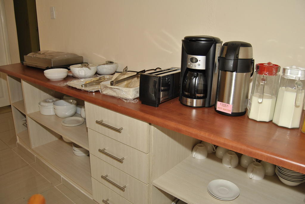 Ethen Guesthouse โพเลอกวาเน ภายนอก รูปภาพ
