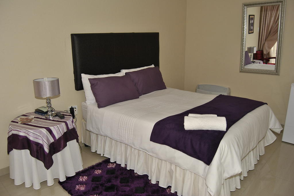Ethen Guesthouse โพเลอกวาเน ภายนอก รูปภาพ