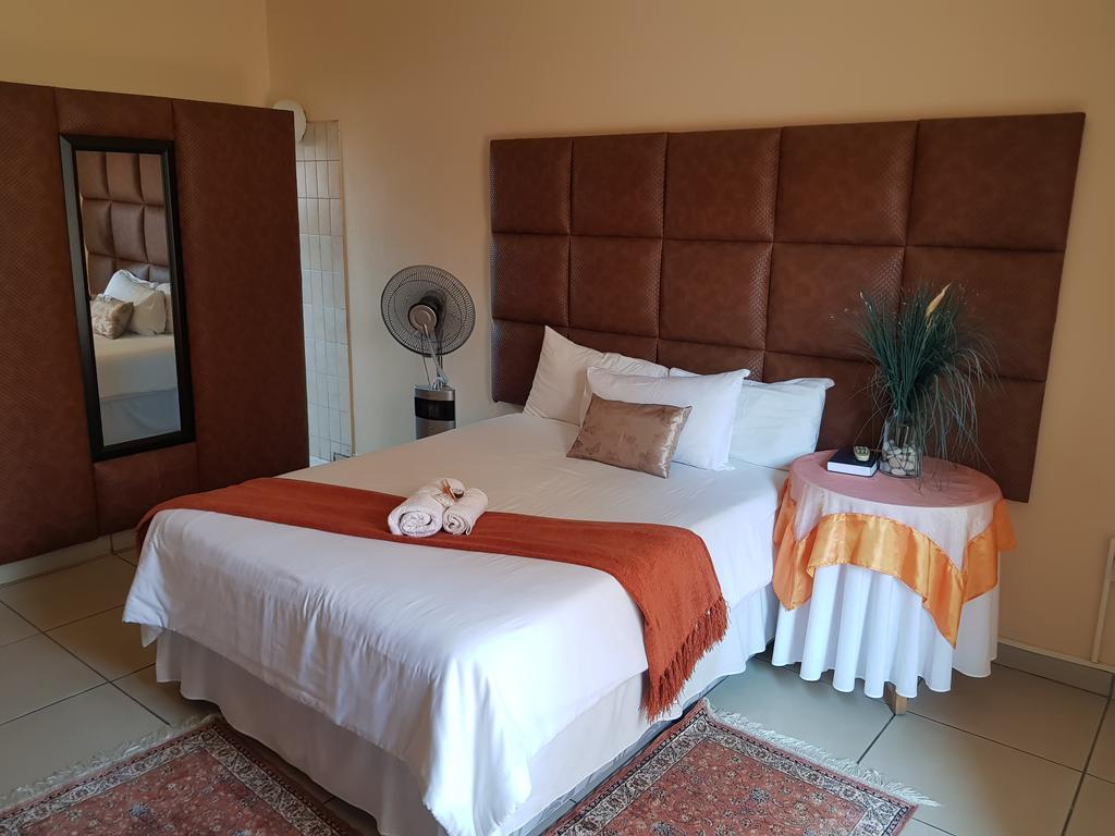 Ethen Guesthouse โพเลอกวาเน ภายนอก รูปภาพ