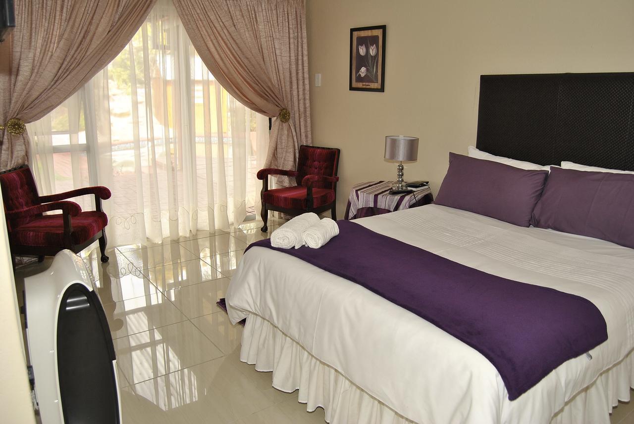 Ethen Guesthouse โพเลอกวาเน ภายนอก รูปภาพ